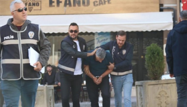 Çocuğunu tekmeleyen 'baba' tutuklandı