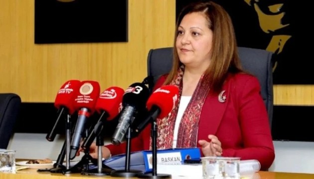 Burcu Köksal'dan Sera Kadıgil'e tepki: Gencecik yaşında Meclis'e girdin