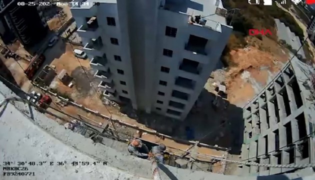İşçiler inşaat iskelesinde mahsur kaldı