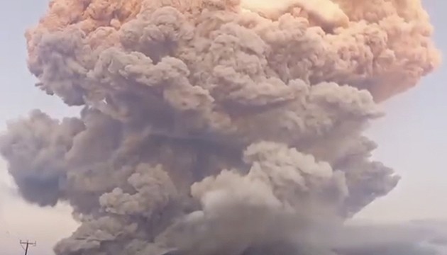 Laki-Laki Yanardağı patladı