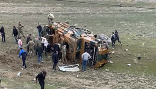 Van'da askeri araç kaza yaptı!
