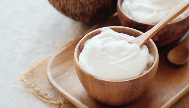 Meğer yoğurdu dolabın bu rafına koyunca bozulmuyormuş