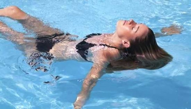 Denizden sonra saçınıza uygulayabileceğiniz bakım tüyoları