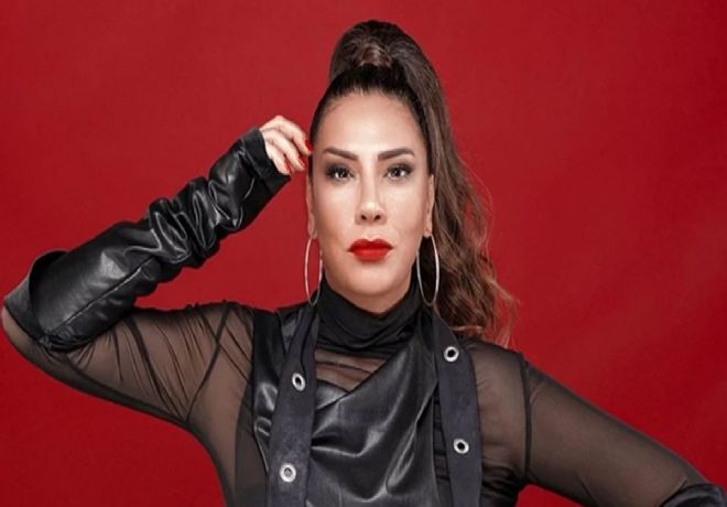 Ünlü şarkıcı Işın Karaca Yunanistan'dan kovuldu!