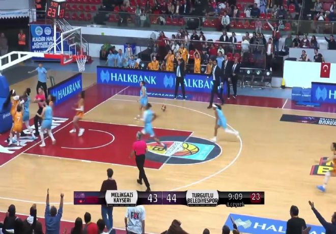 Kadınlar Basketbol Ligi maçında salon karıştı: Bir anda birbirlerine girdiler